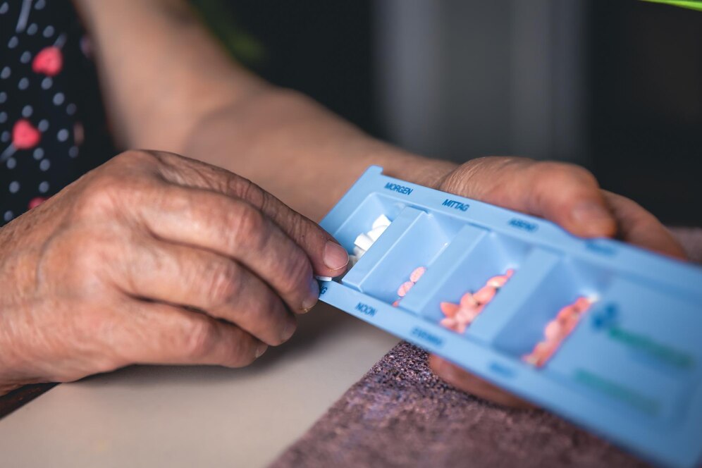 pills-hands-old-woman-closeup_169016-26437